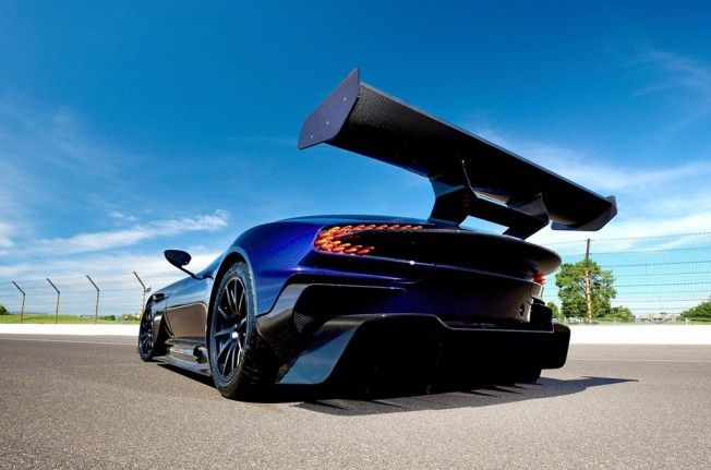 Aston Martin Vulcan - posterior