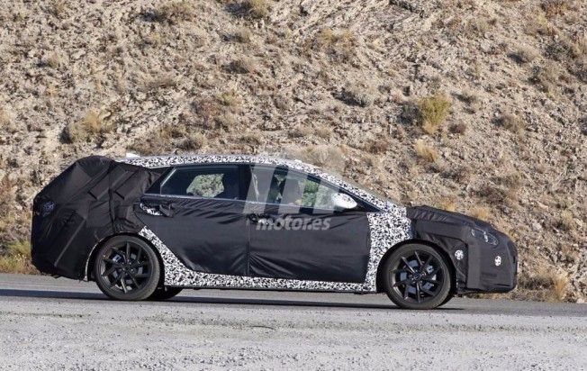 Hyundai i40 Cw 2019 - foto espía lateral