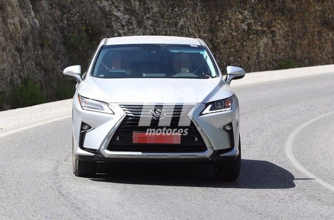 Lexus RX 2018 - foto espía frontal