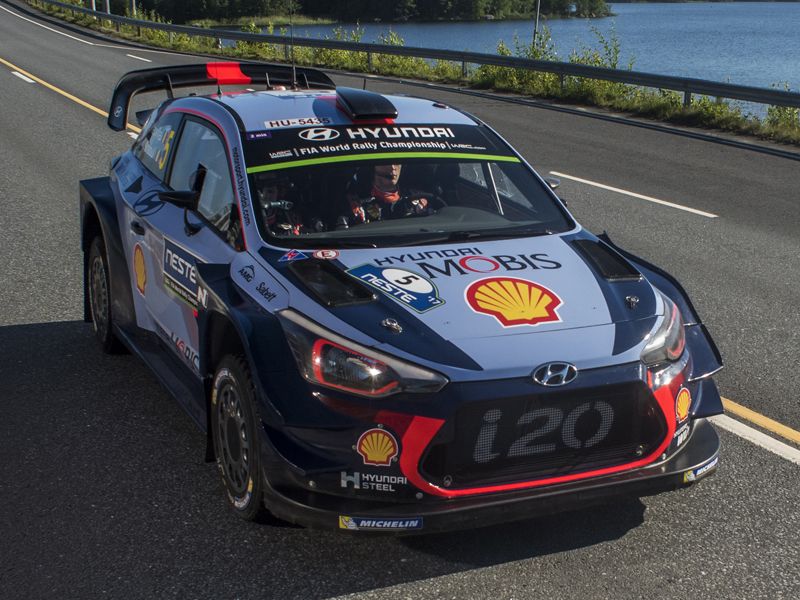 Thierry Neuville estrena liderato del WRC en Alemania