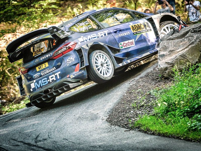 Ott Tänak se doctora en el asfalto del Rally de Alemania