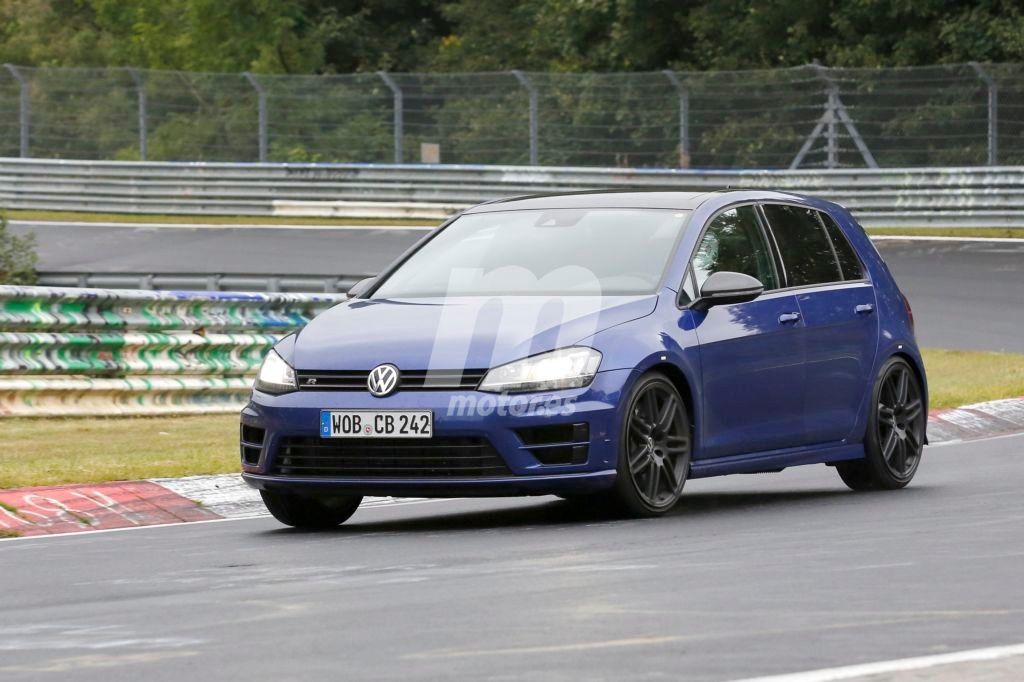 El esperado Volkswagen Golf R400 se deja ver en Nürburgring