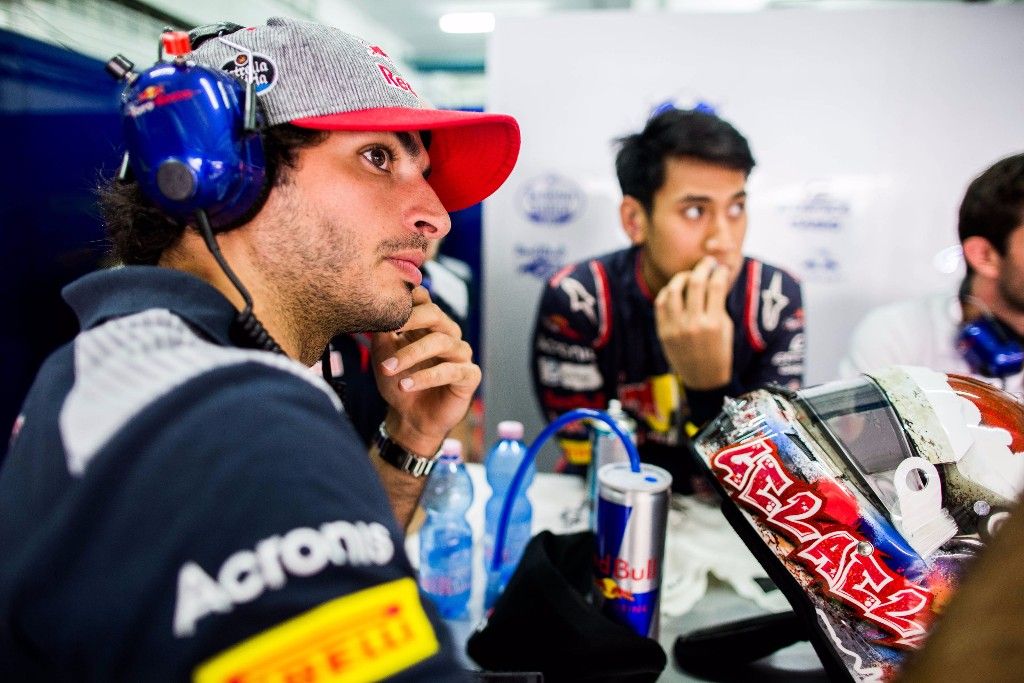 Sainz, sin rodar en la primera sesión y con problemas de motor en la segunda