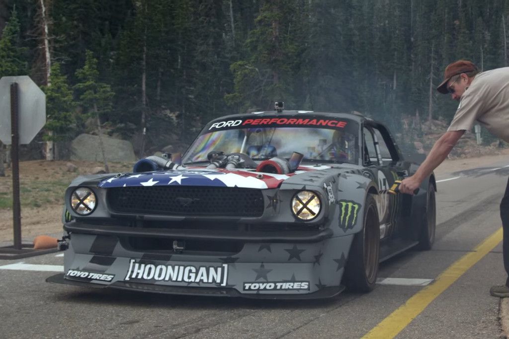 Climbkhana: Ken Block escala Pikes Peak quemando rueda