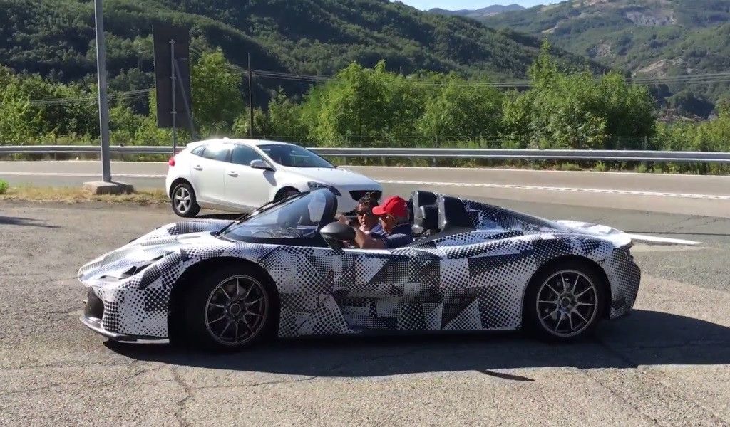 Dallara Stradale: cazado al descubierto sin techo y con sus ópticas definitivas