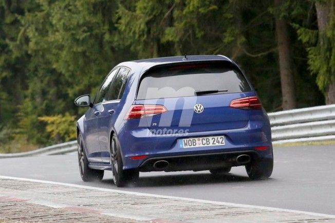 Volkswagen Golf R400 - foto espía posterior