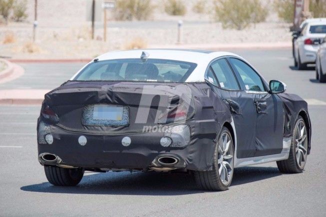 Genesis G70 2018 - foto espía posterior