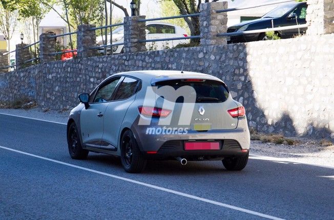 Renault Clio 2019 - foto espía posterior