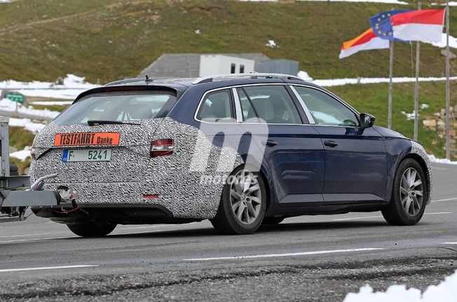 Skoda Superb Combi 2018 - foto espía