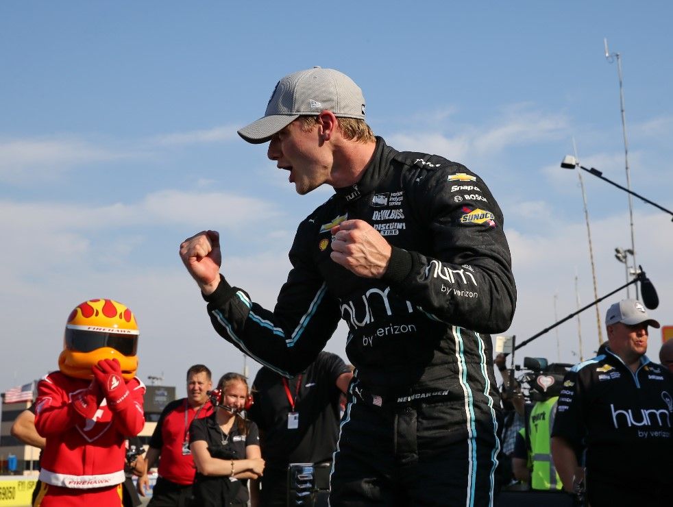 Pole y punto vital de campeonato de Josef Newgarden