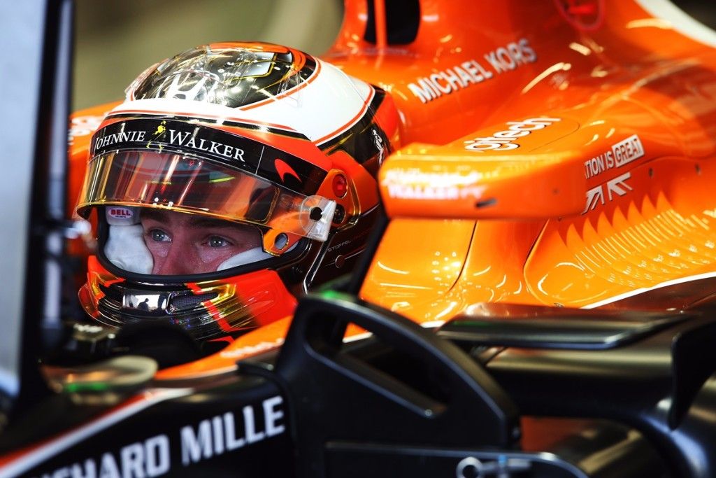 Vandoorne: "McLaren luchará por las tres primeras posiciones en 2018"