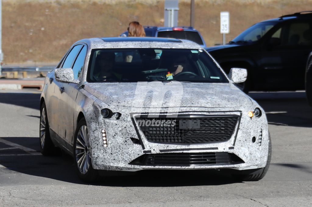 El renovado Cadillac CT6 aparece más destapado en las Rocosas