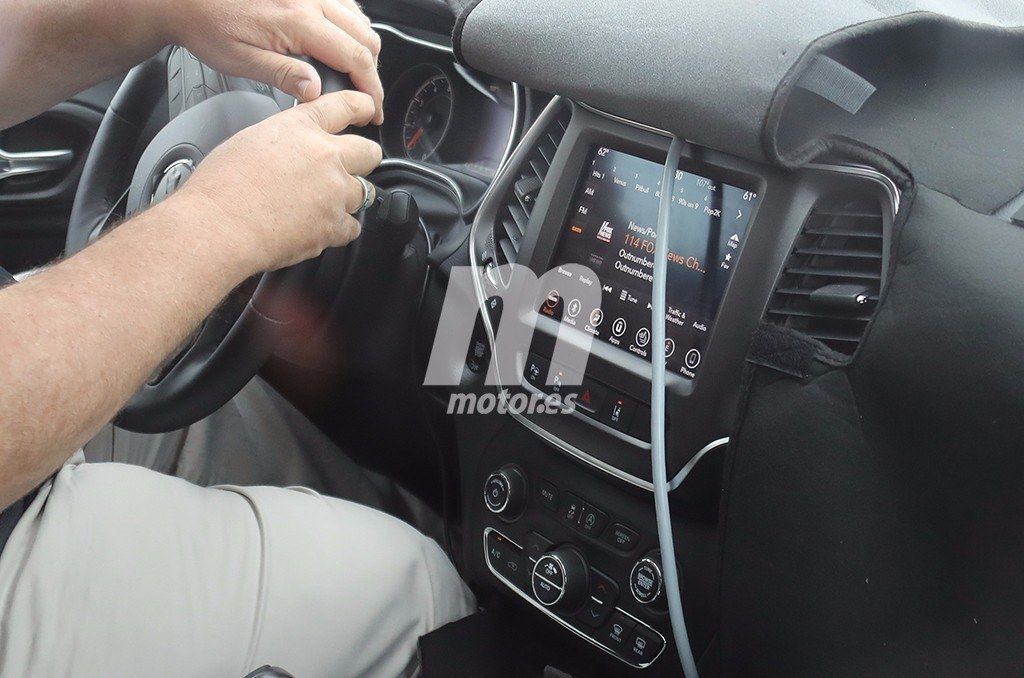 Fotos del interior del Jeep Cherokee 2018: nos asomamos a su habitáculo