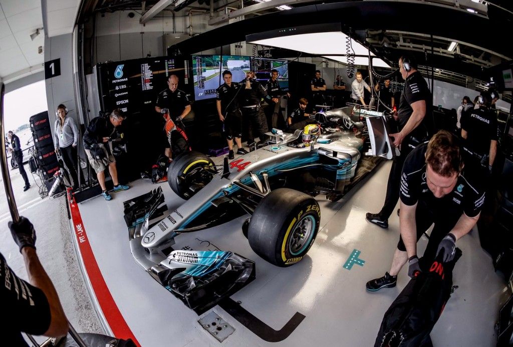 Hamilton: "Ha sido un gran día, el coche es increíble"