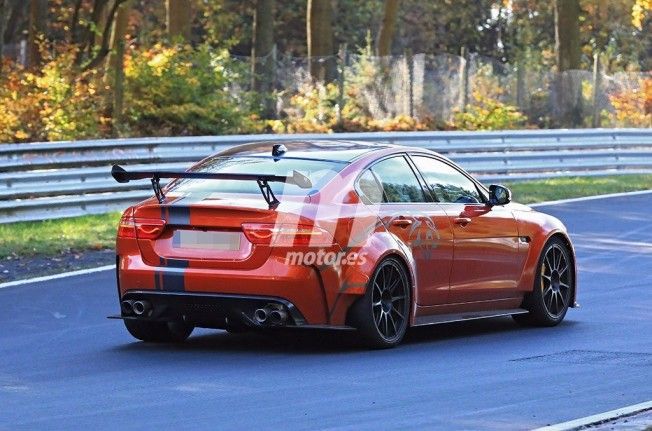 Jaguar XE SV Project 8 - foto espía en Nürburgring