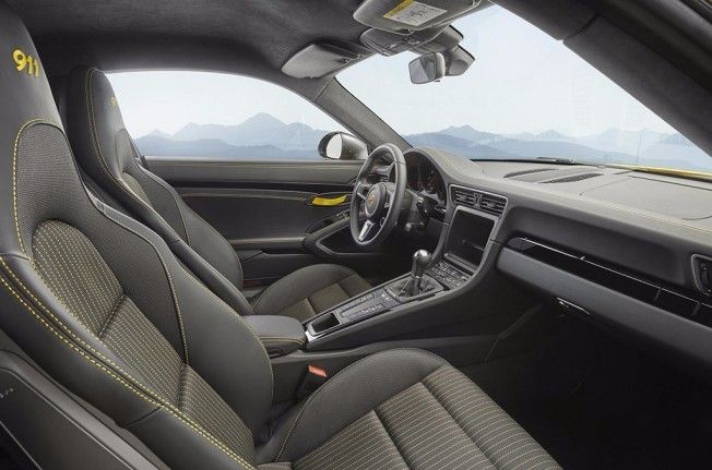 Porsche 911 Carrera T - interior