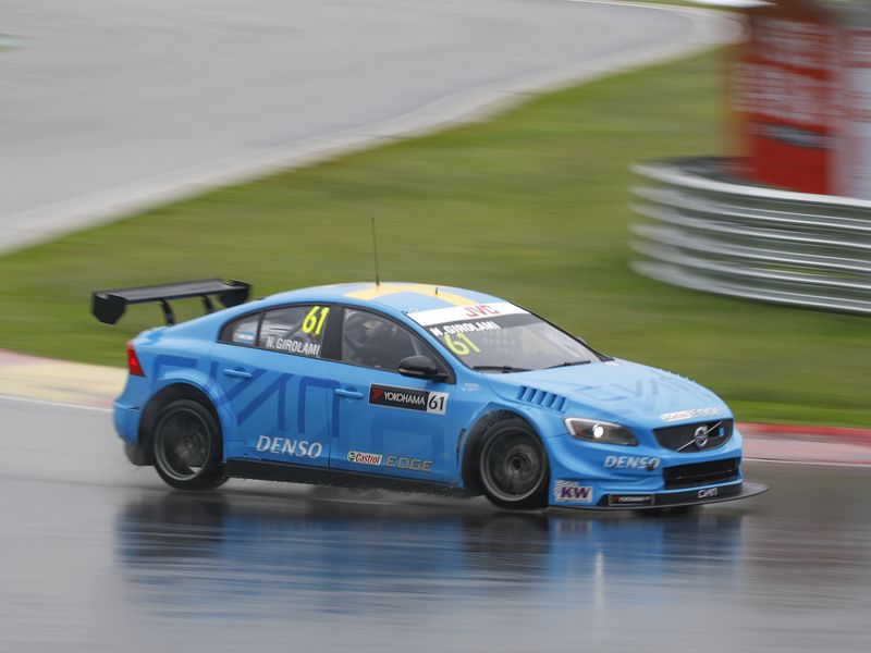 Girolami y Huff lideran los libres del WTCC en Ningbo