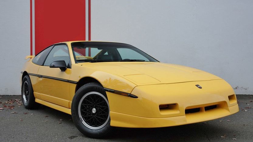 Un Pontiac Fiero a estrenar despues de pasar 28 años almacenado