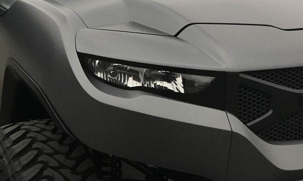 Rezvani Tank: nuevo teaser del radical todoterreno de 507 CV