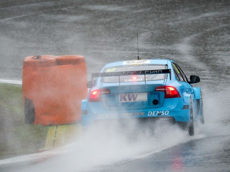 Björk y Volvo refuerzan su posición en el WTCC en Japón