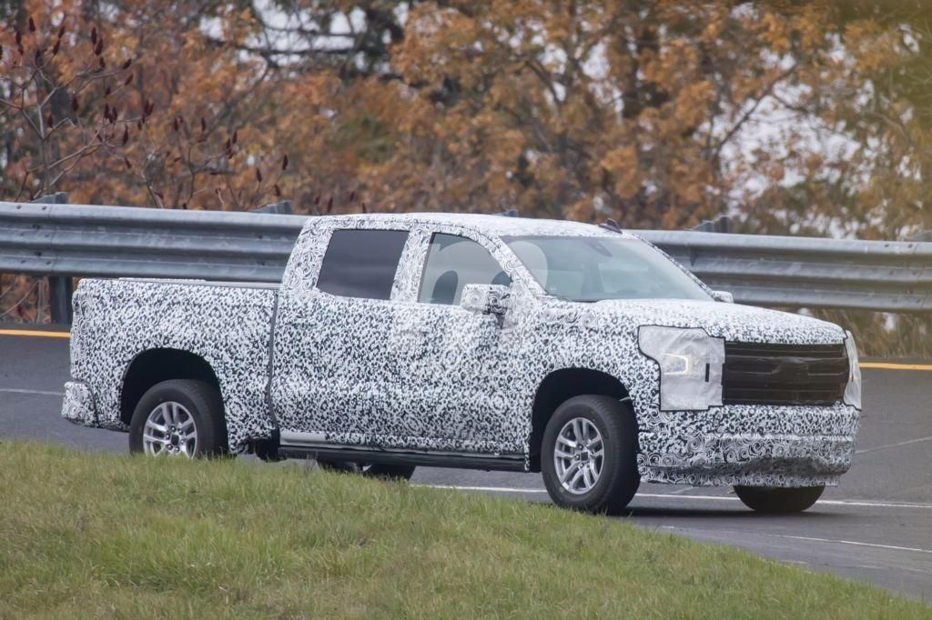 Chevrolet Silverado 2019: con menos camuflaje nos muestra sus formas