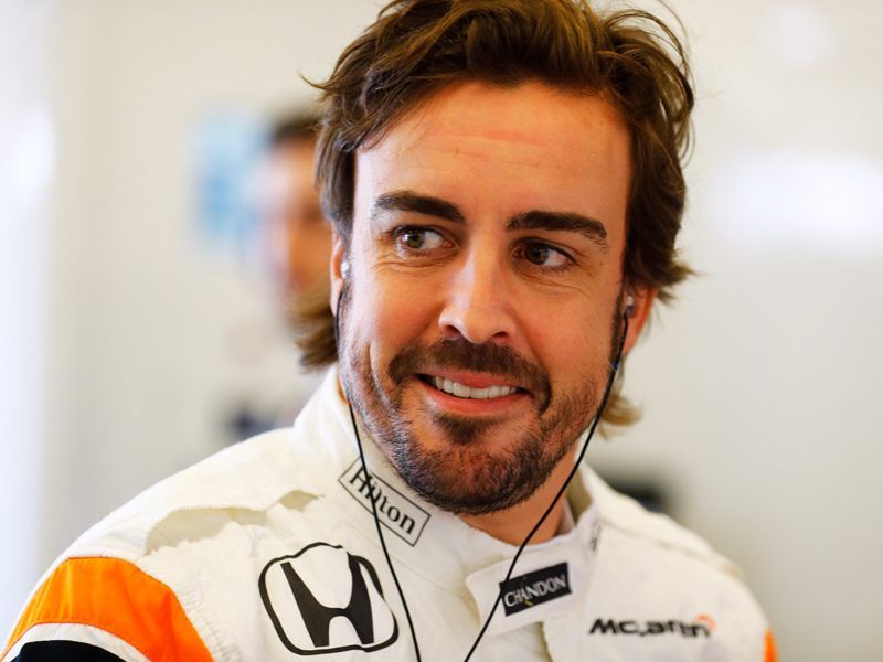 Fernando Alonso visita la sede de Toyota en Alemania