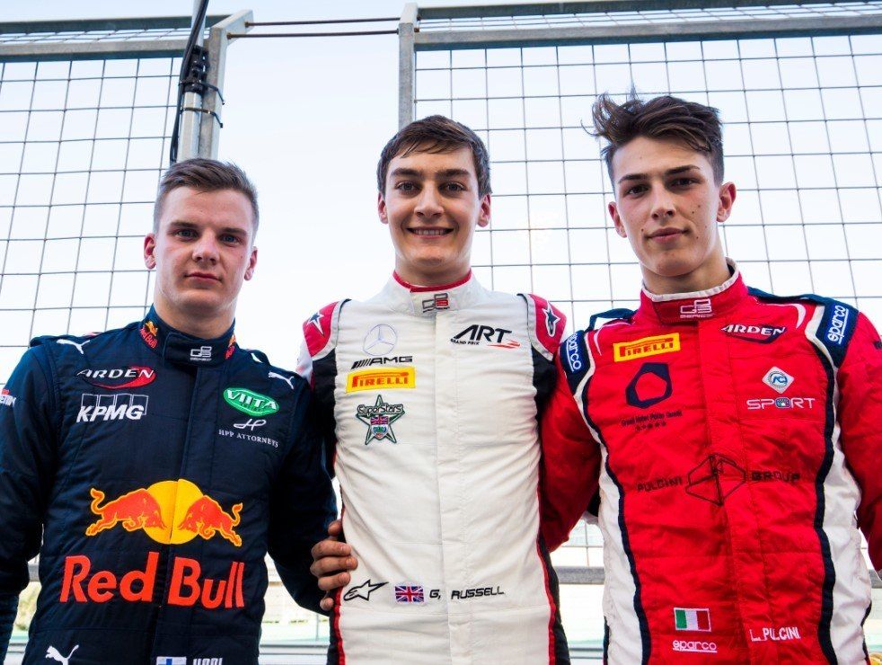 George Russell impone la ley del campeón con su cuarta pole