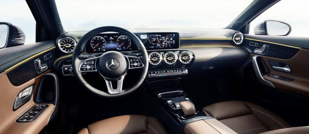 Mercedes revela el lujoso interior del nuevo Clase A