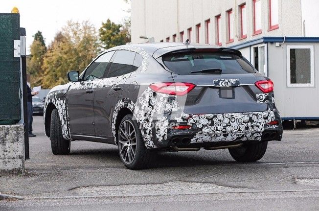 Maserati Levante GTS 2018 - foto espía posterior