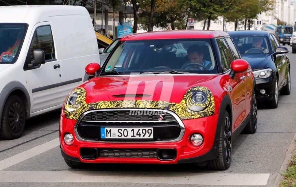 El renovado MINI Cooper S de 5 puertas cazado casi al desnudo