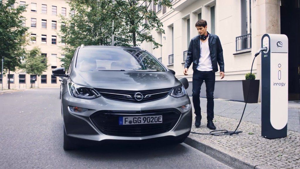 General Motors obliga a Opel a subir (y mucho) el precio del Ampera-e