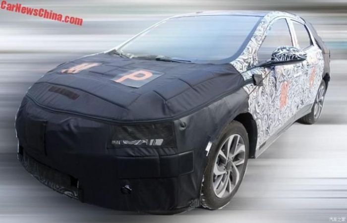 La versión de producción del Chevrolet FNR-X cazada en China
