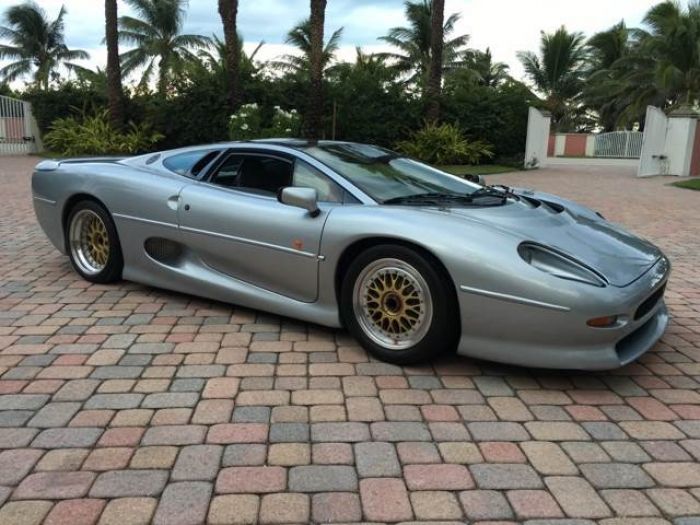 Aparece un ejemplar único del Jaguar XJ220-N a estrenar