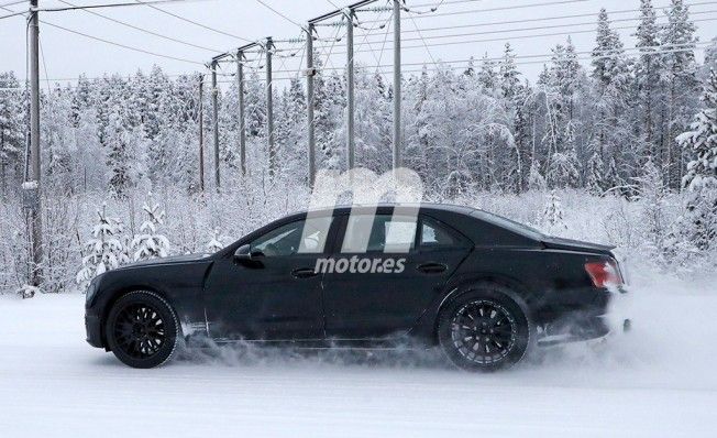 Bentley Flying Spur 2019 - foto espía lateral