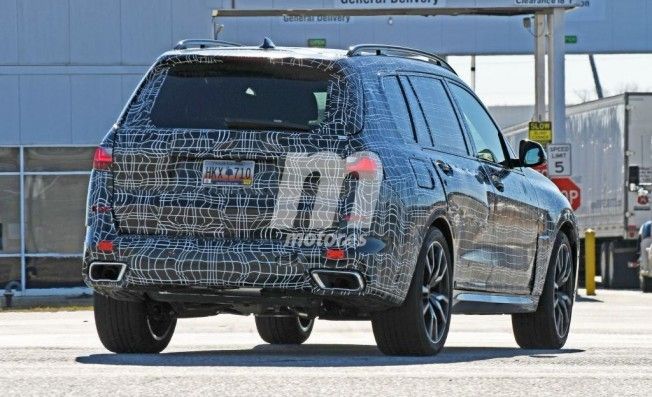 BMW X7 2019 - foto espía posterior