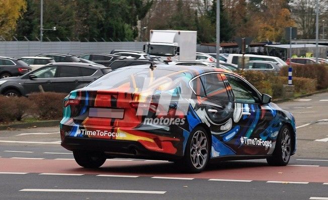 Ford Focus Sedán 2019 - foto espía posterior