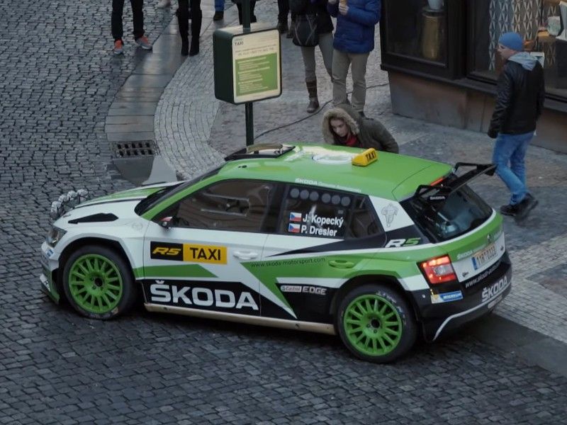 El Skoda Fabia R5 se convierte en taxi por Navidad