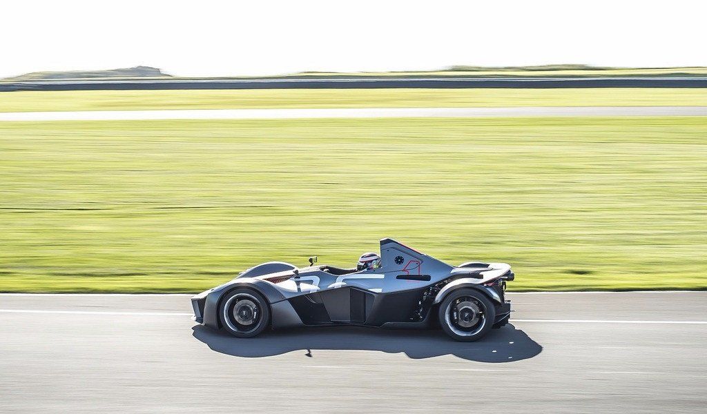 El BAC Mono rompe el récord de Zolder... ¡y con la pista húmeda!