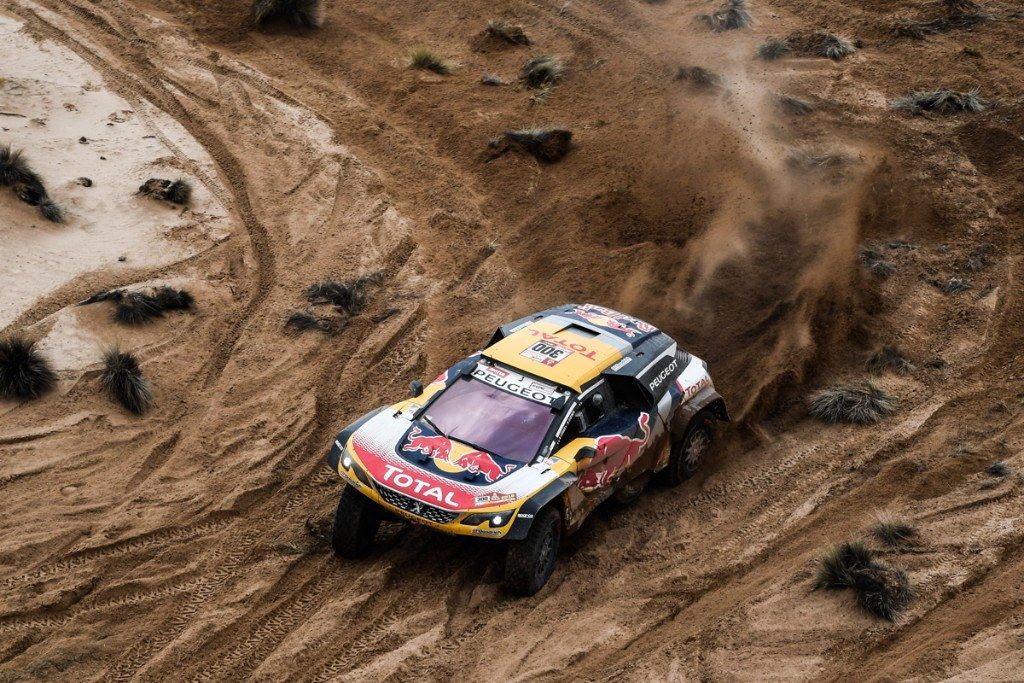 Dakar 2018, etapa 8: Sainz cede lo justo con Peterhansel