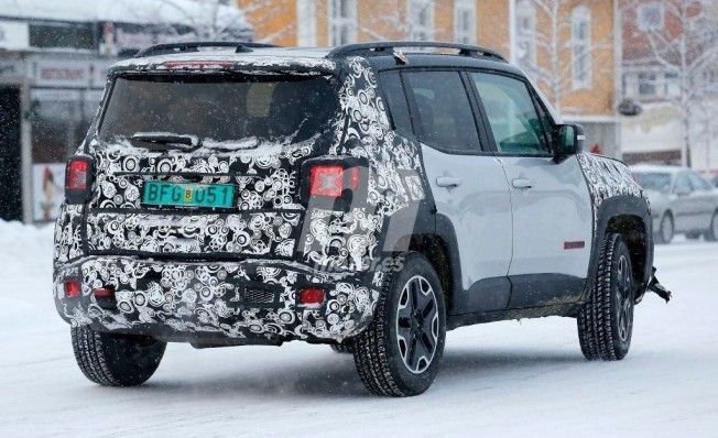 Jeep Renegade 2019 - foto espía posterior