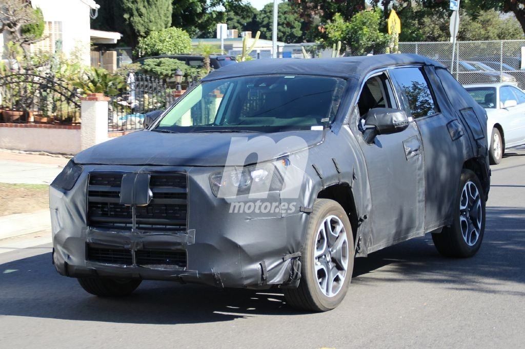 Toyota RAV4 2019: la nueva generación es cazada a plena luz del día