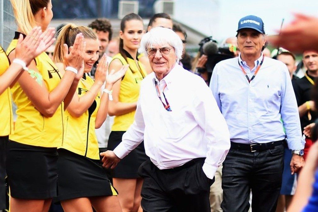 Ecclestone critica la supresión de las chicas de parrilla: "Son un poco mojigatos"