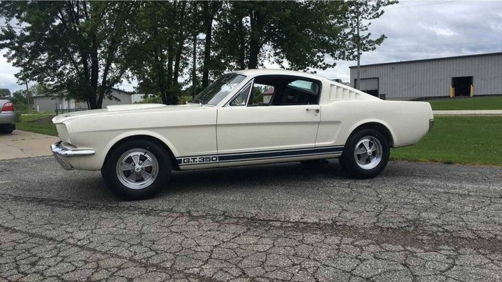 Uno de los primeros y valiosos Shelby GT350 Mustang '65 a la venta