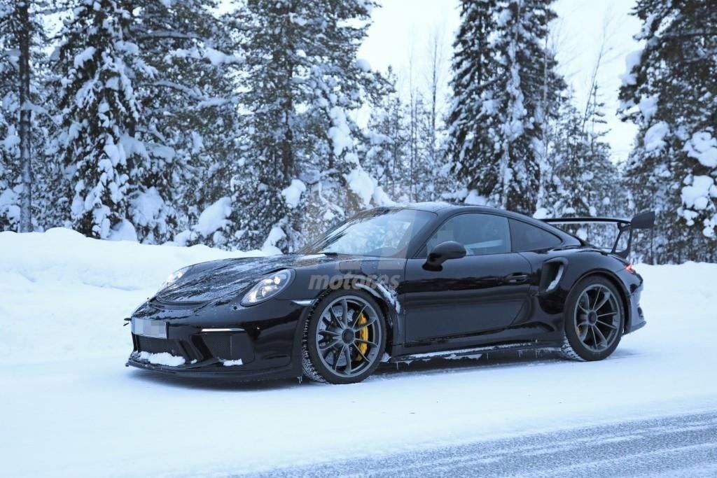 El nuevo Porsche 911 GT3 RS cazado desnudo durante sus últimas pruebas