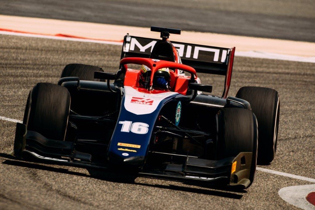 Arjun Maini lidera por sorpresa el segundo test de Sakhir