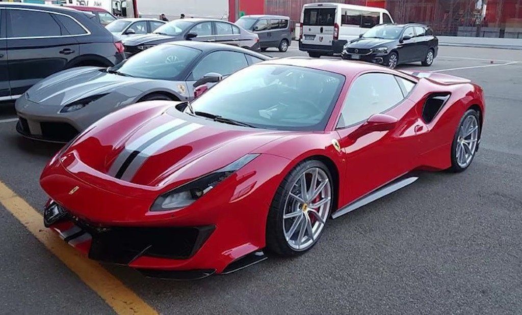 El Ferrari 488 Pista se ve espectacular junto al 488 GTB