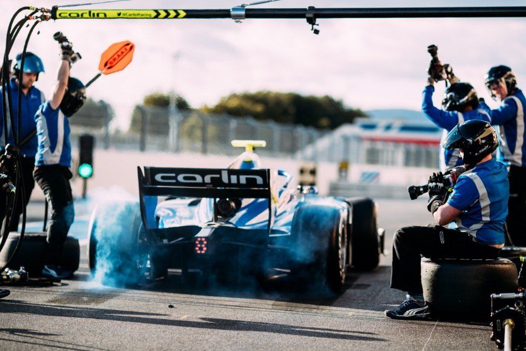 Lando Norris y Carlin repiten dominio, con menos margen