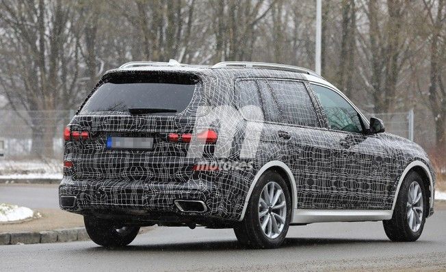 BMW X7 2019 - foto espía posterior