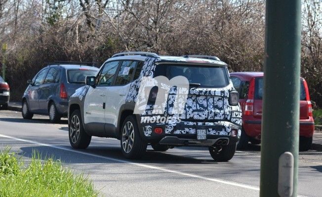 Jeep Renegade 2019 - foto espía posterior