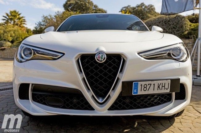 Alfa Romeo Stelvio Quadrifoglio Verde - frontal